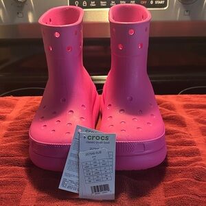 CROCS Women’s 7 Pink Crocs Crush Classic Comfort Rubber Rain Boots - Bright Pink